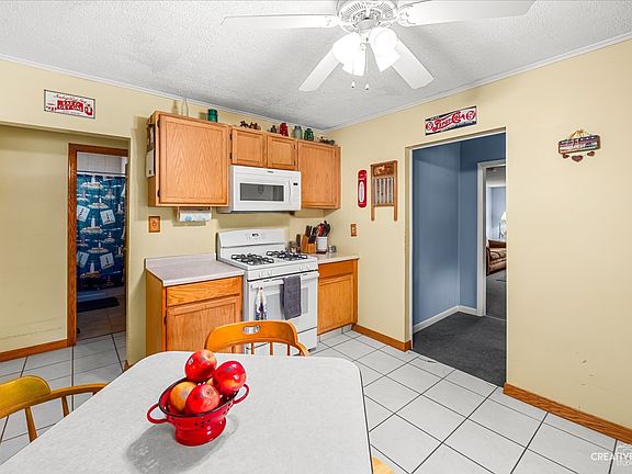 4th image of 122 Barr Elms Ave