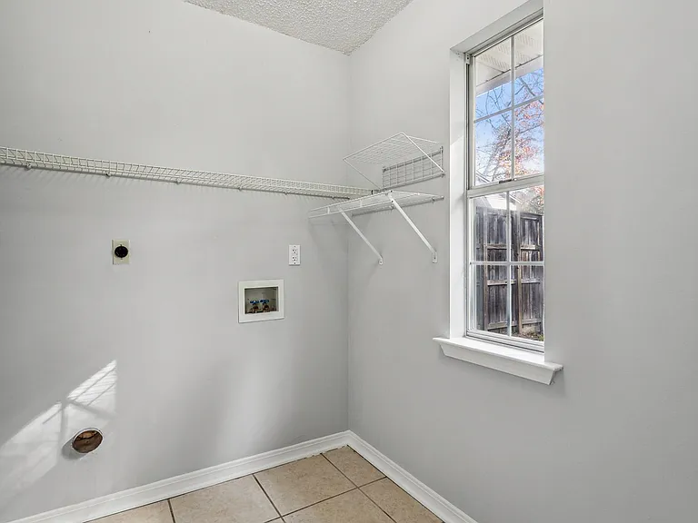 2347 Biron St — Photo 13