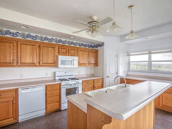 5th image of 215 County Road 4190