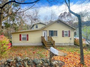 78 Dunham Rd, Hewitt, NJ 07421