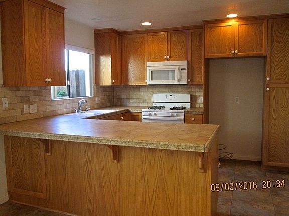 New Kitchen with Oak Cabinets, Granite & Tile