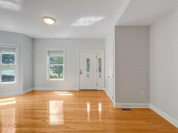 5th image of 252 Franklin St #1