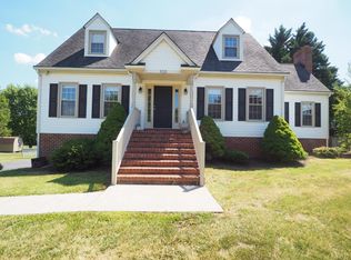 102 Meadows Dr, Forest, VA 24551