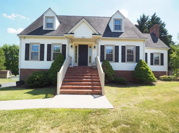 102 Meadows Dr, Forest, VA 24551