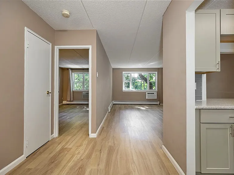 2 Consulate Dr #1J — Photo 3