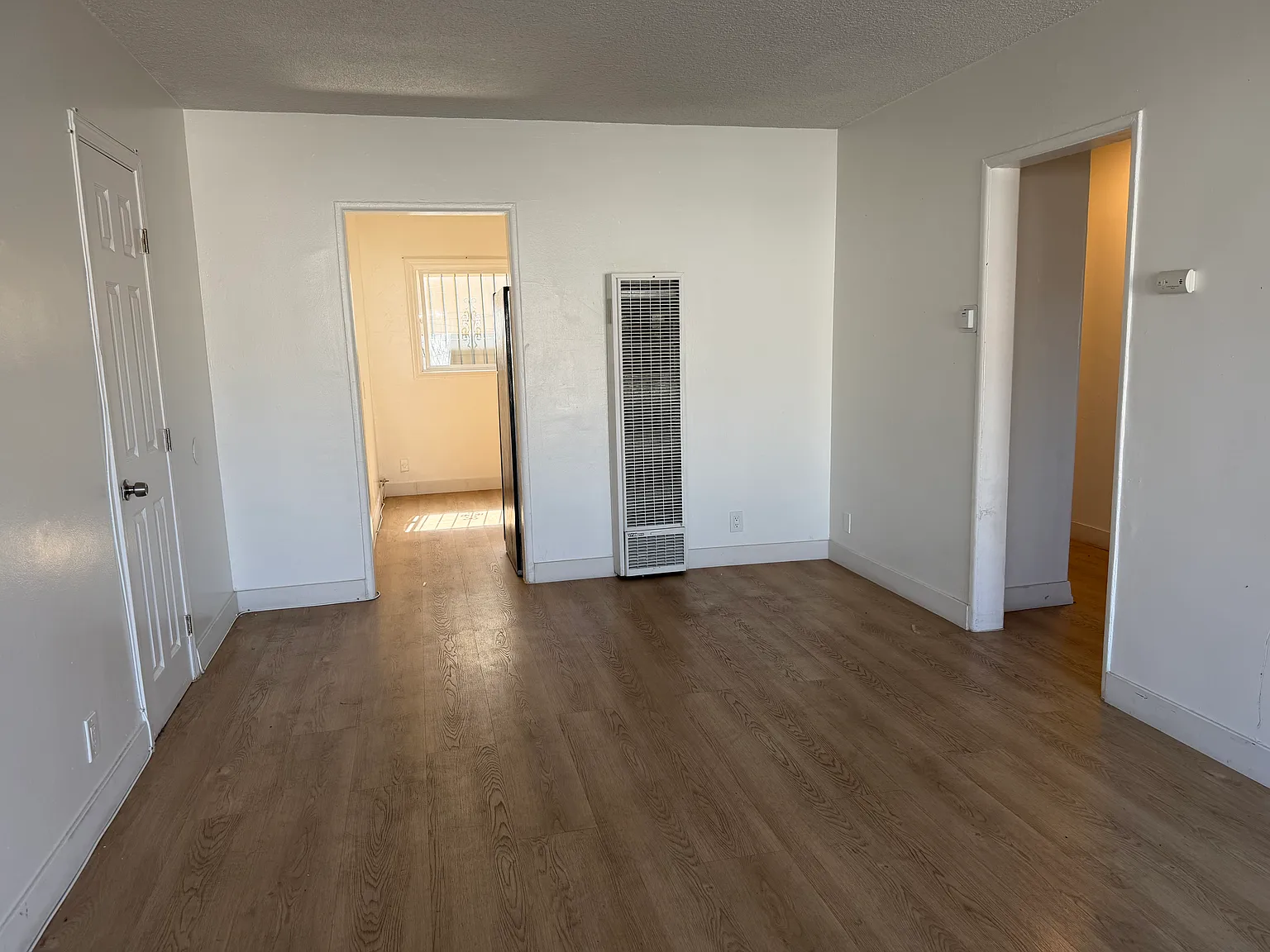 2 bed, 950 sqft, $2,200 — Photo 3
