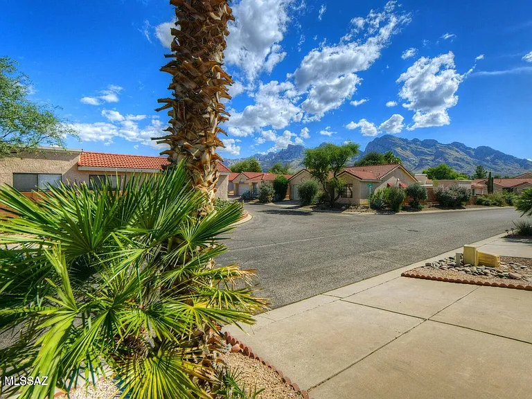 10407 N Fair Desert Dr — Photo 8