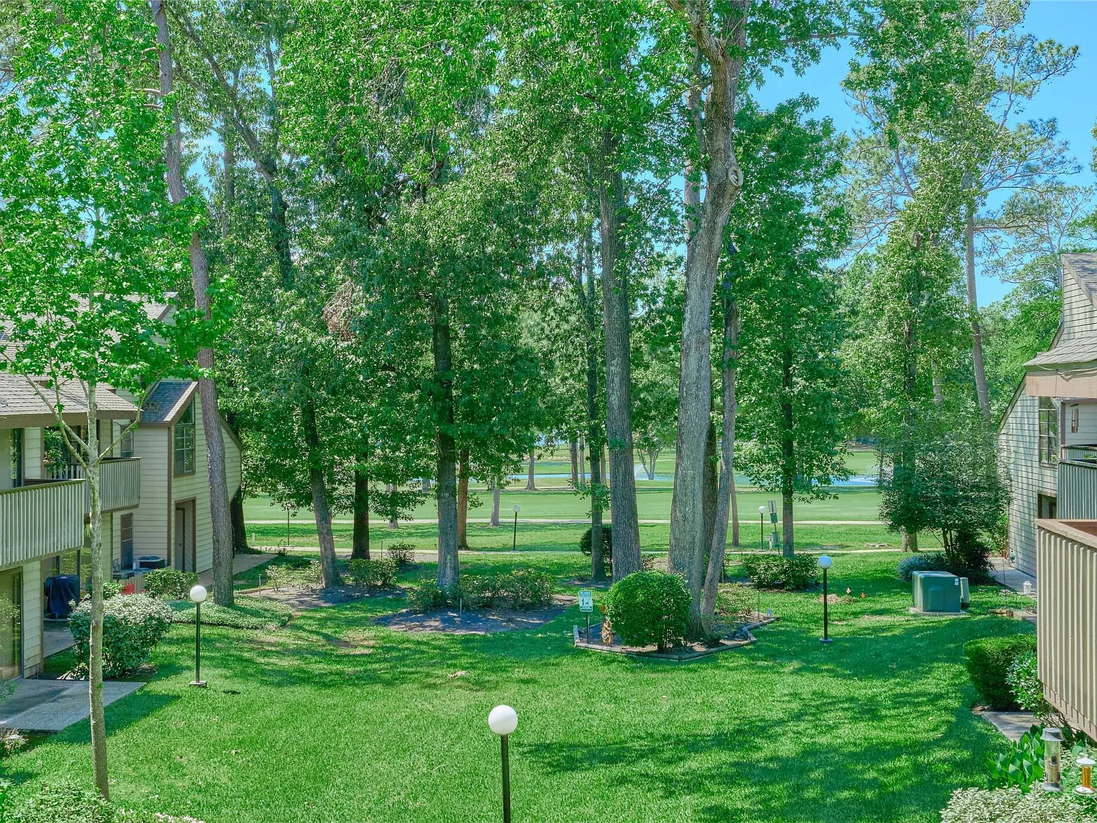 2 bed, 2.0 bath, 866 sqft, $1,250 — Photo 2