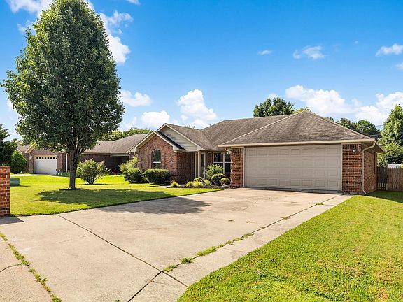 3rd image of 913 Mesquite Trl