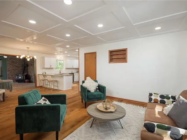 2200 N Whitney Rd, Independence, MO 64058