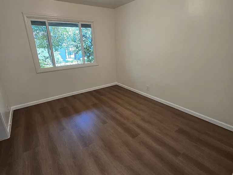 844 Adams St — Photo 13