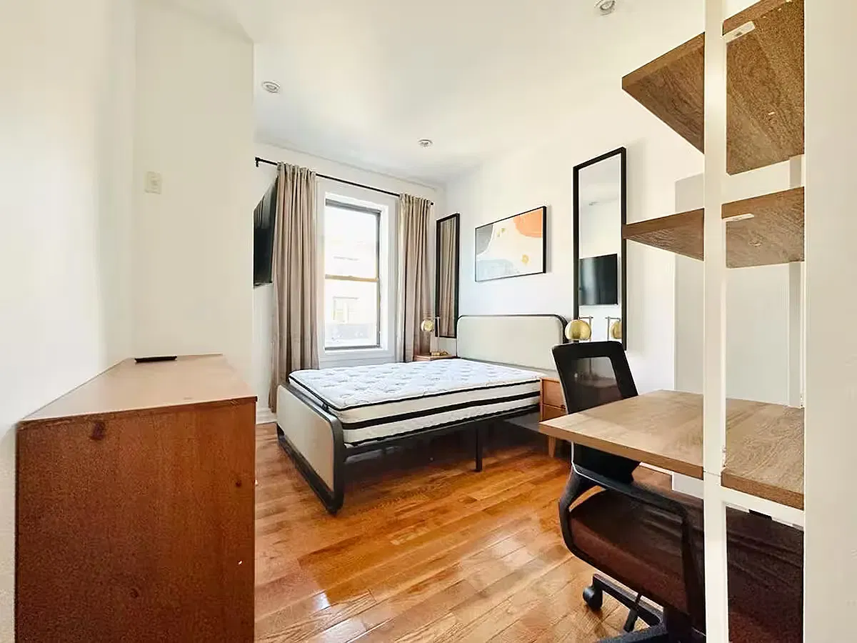 4 bed, 4.0 bath, 1200 sqft, $1,200 — Photo 3