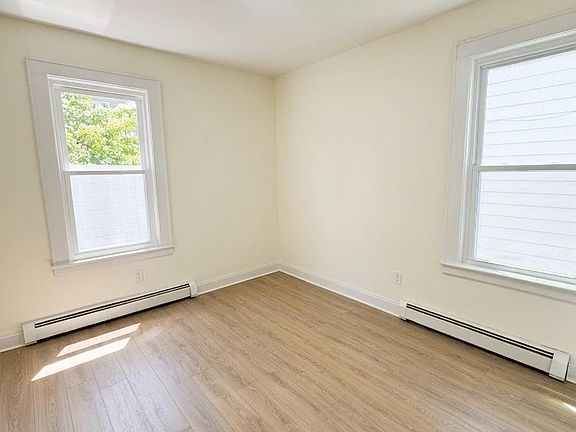 5th image of 186 Isabella Ave Floor 1