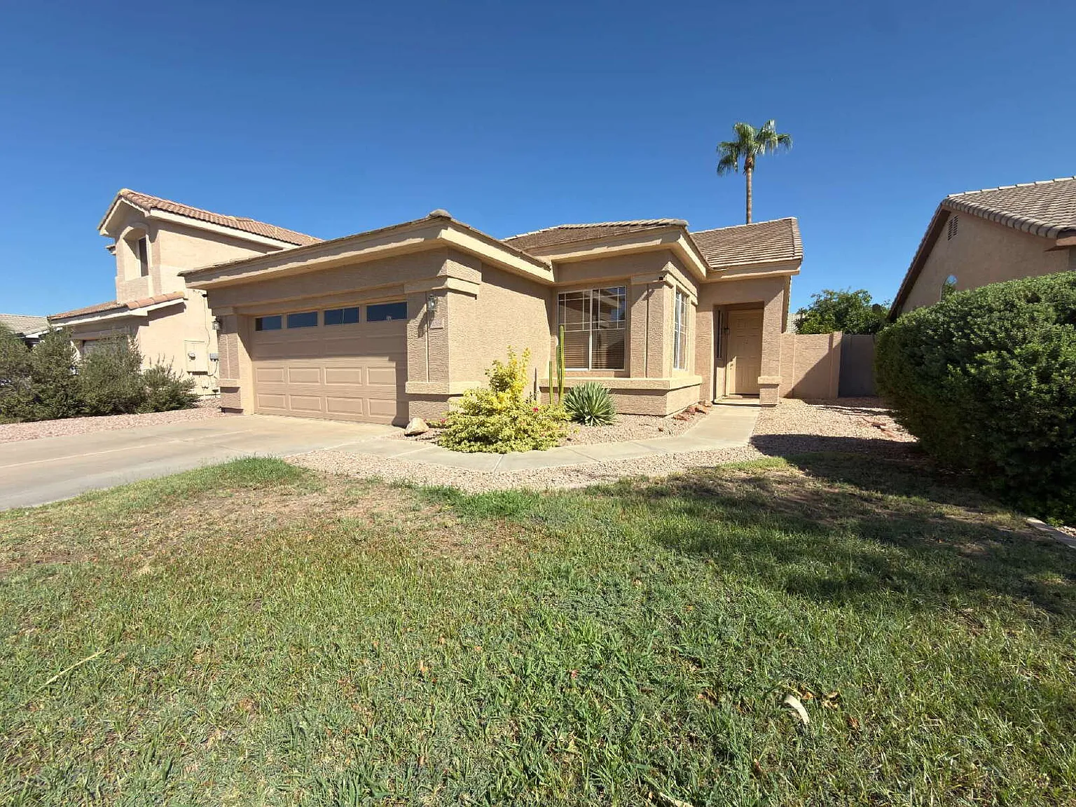 3 bed, 2.0 bath, 1454 sqft, $2,000 — Photo 2