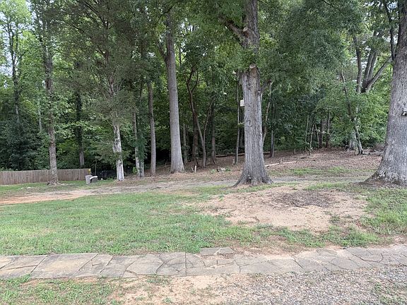 4th image of 147 Crooked Ln