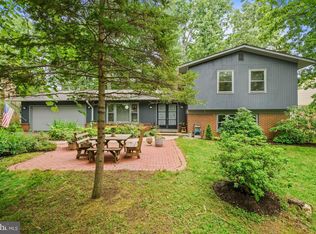 1438 Aldenham Ln, Reston, VA 20190