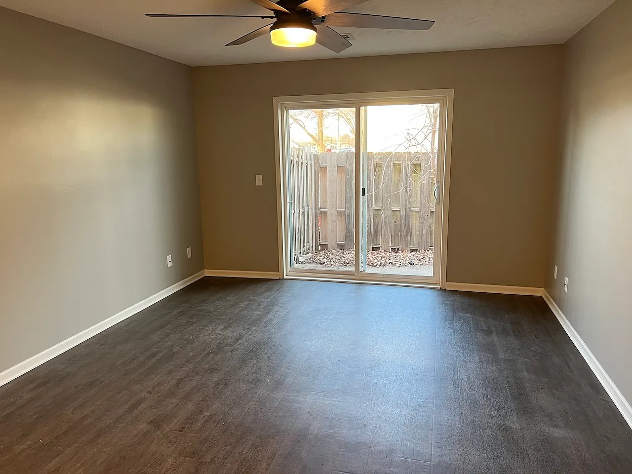 2 bed, 900 sqft, $1,050 — Photo 3
