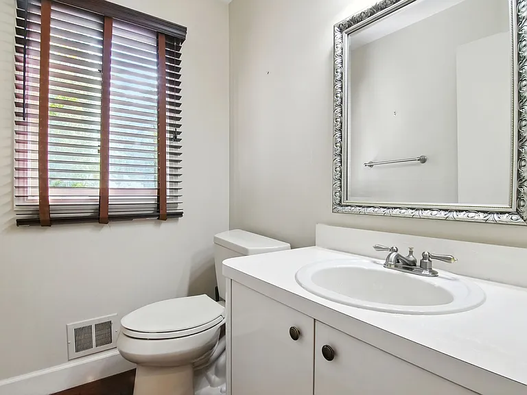 Half bathroom 1st floor