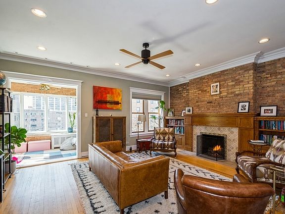 2nd image of 516 W Aldine Ave #3