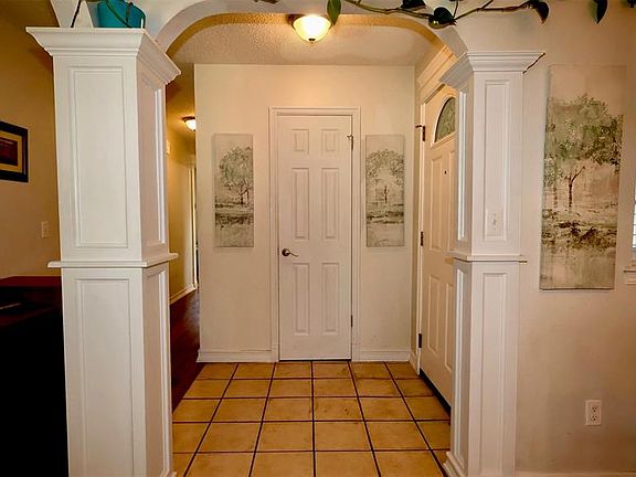 3rd image of 7613 NW 28th St