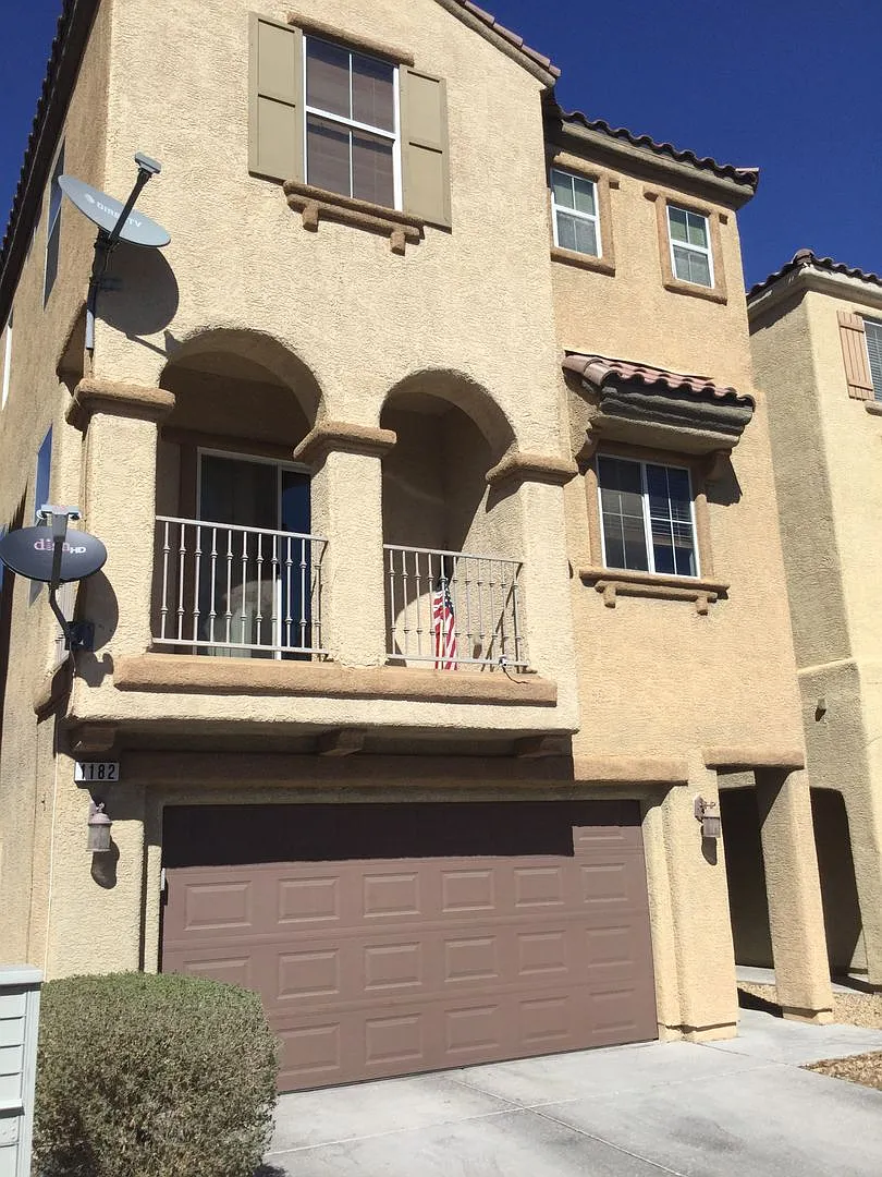 Stunning Home With Breath Taking Strip View! — Photo 1