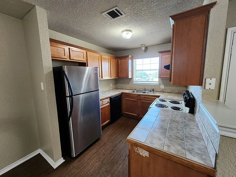Roomy 3 Bedroom Duplex In S. Fort Worth — Photo 8