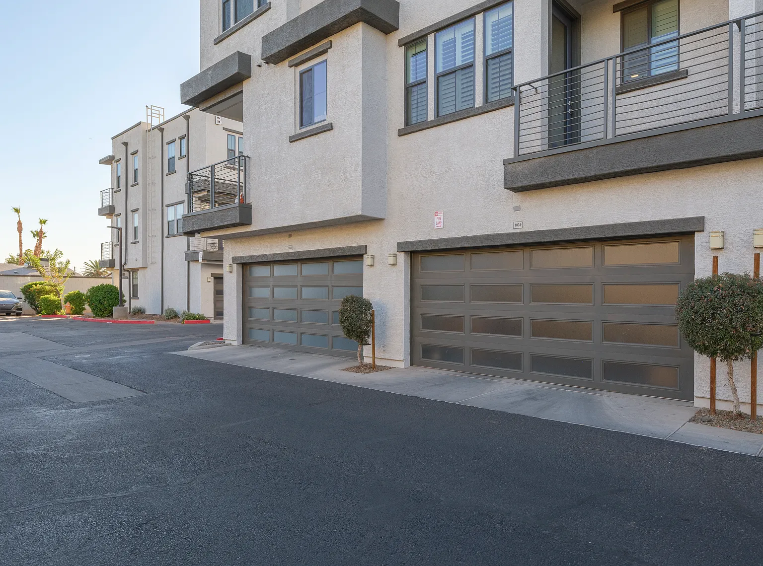 2090 S Dorsey Ln — Photo 2
