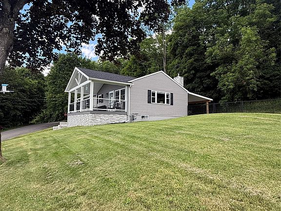 3rd image of 2 Lillian Dr