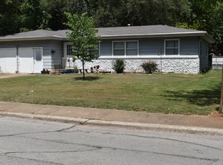 1323 W Broadmoor St, Springfield, MO 65807