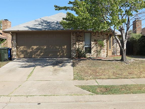 2nd image of 2027 Lorient Dr