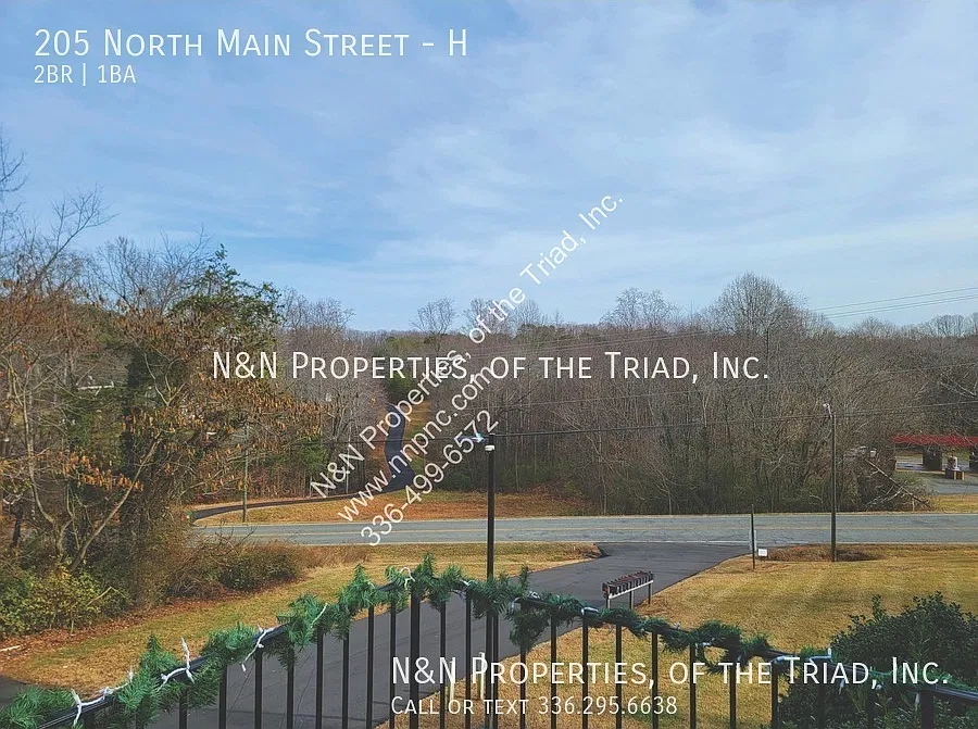 2 Bedroom Apartment in King NC Upstairs Unit!! — Photo 3
