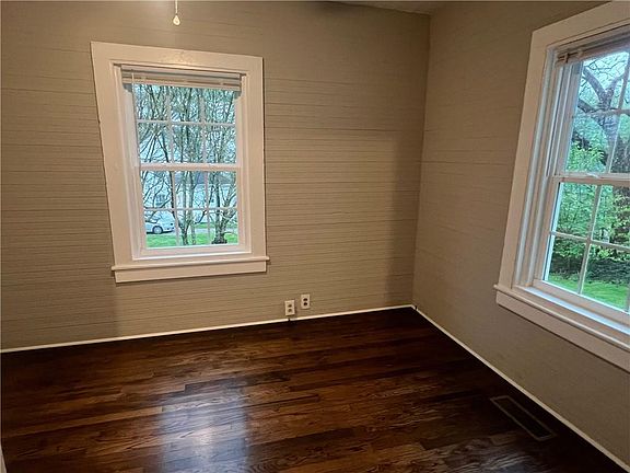 4th image of 21 Quarry St