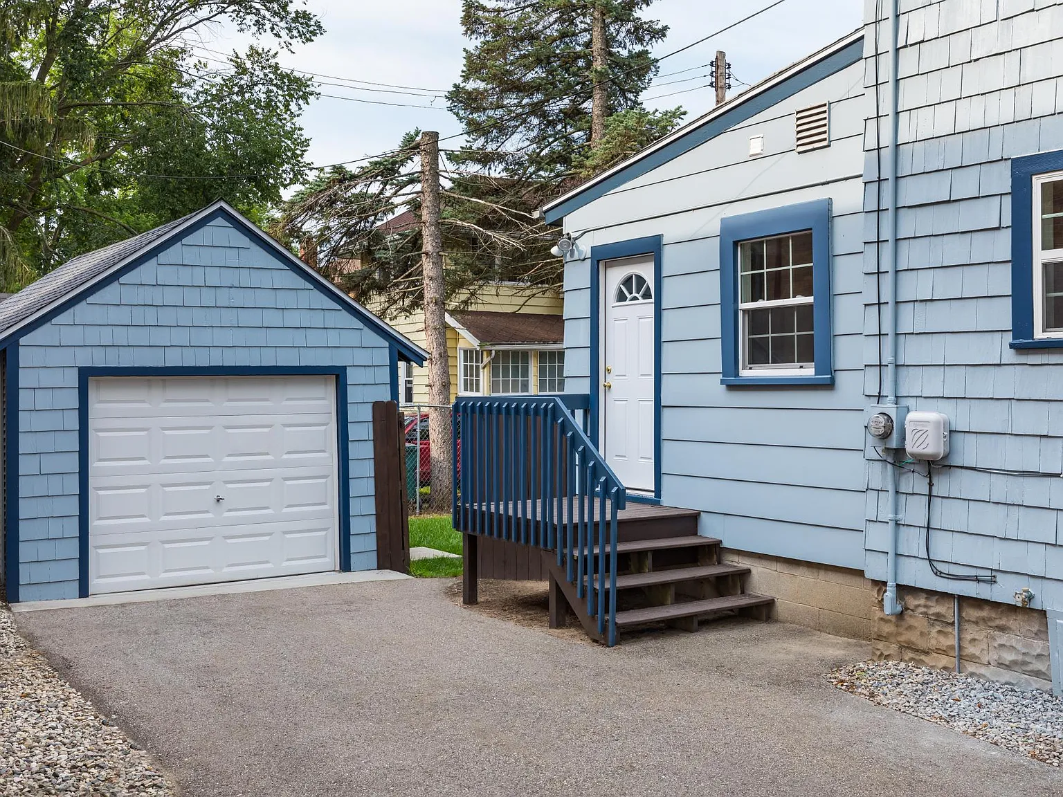 4 bed, $5,200 — Photo 2