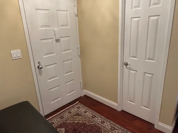 8360 Greensboro Dr APT 404, Mc Lean, VA 22102