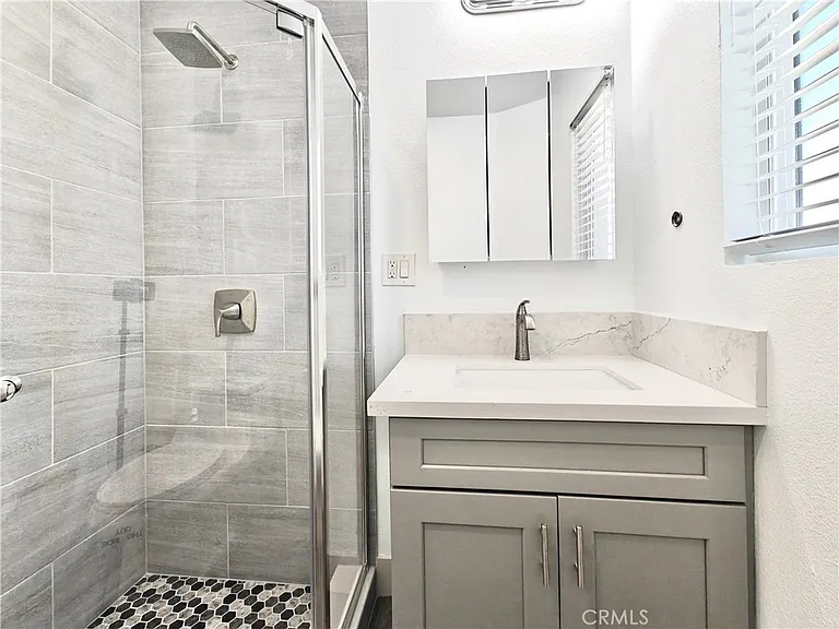 6728 S Whittier Ave — Photo 13