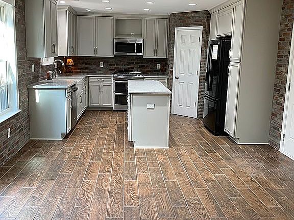 2nd image of 82 Peregrine Ln S