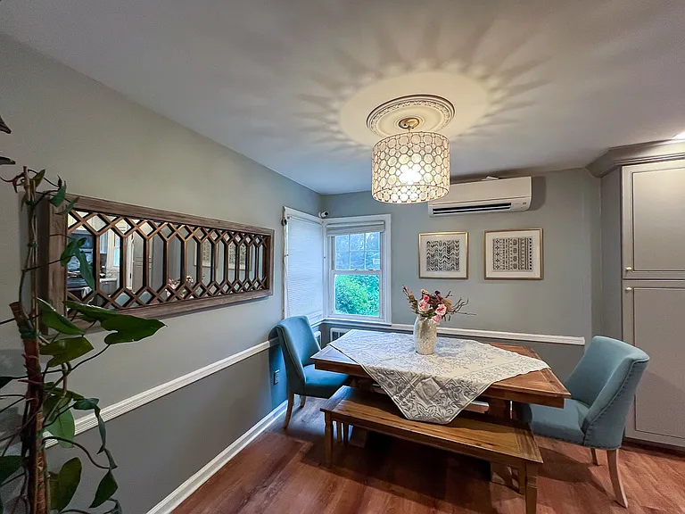 18 New Hyde Park Rd — Photo 4