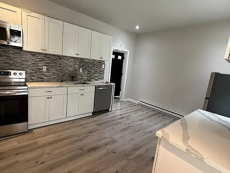 416 Franklin St — Photo 17