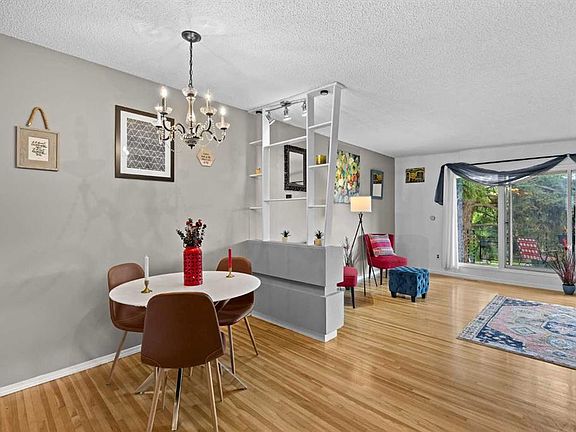 4th image of 219 N 26th Ave NE