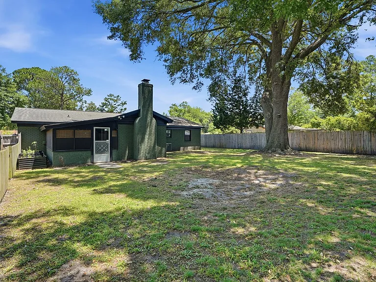 703 Pineview Ct — Photo 30