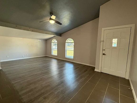 2nd image of 2605 Woodside Dr