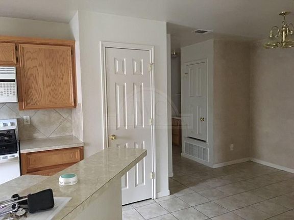 4th image of 1206 Nicholas Cir APT A