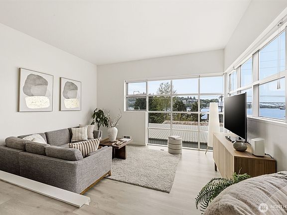 3rd image of 2364 Fairview Avenue E #8