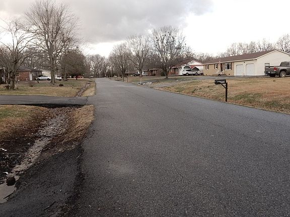 5th image of 320 Lakeview Dr