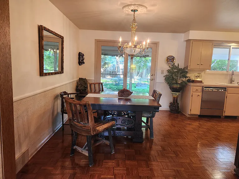 1723 Del Norte Ave — Photo 9