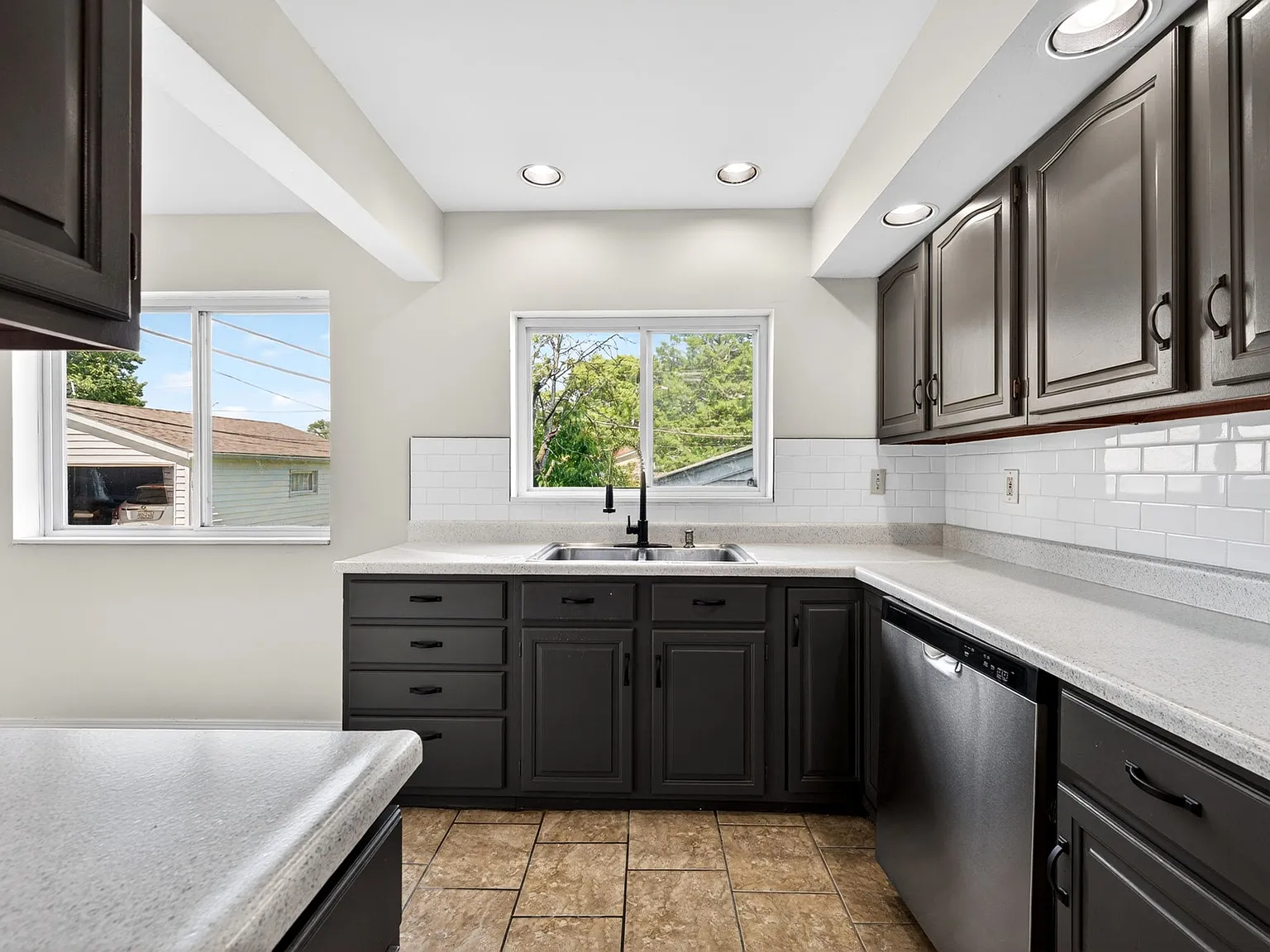 2 bed, 1426 sqft, $1,854 — Photo 3