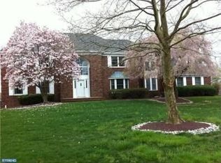12 Taunton Ct, Princeton Junction, NJ 08550