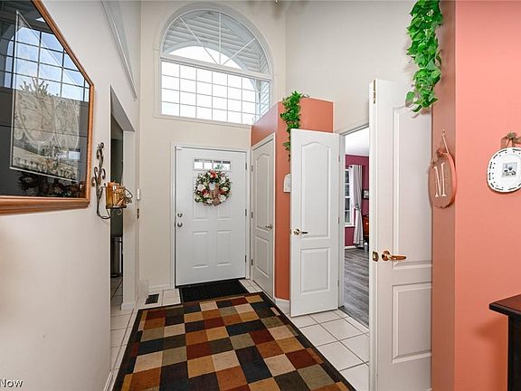 3rd image of 812 Holly Oak Ln #812