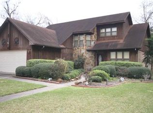 57 Daffodil Ct, Lake Jackson, TX 77566