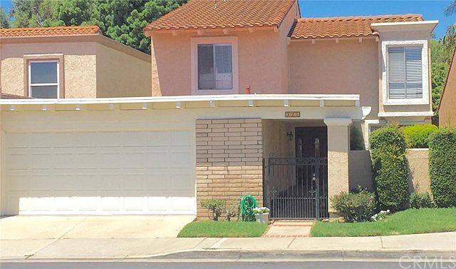 Front of the house - Roof maintained by HOA